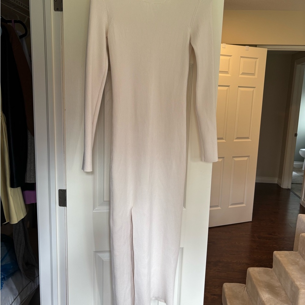 Elegant White Ribbed Knit Dress